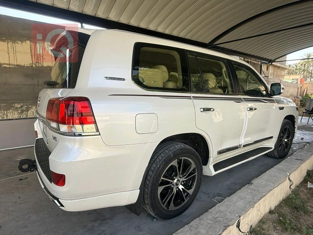 تويوتا لاندكروزر